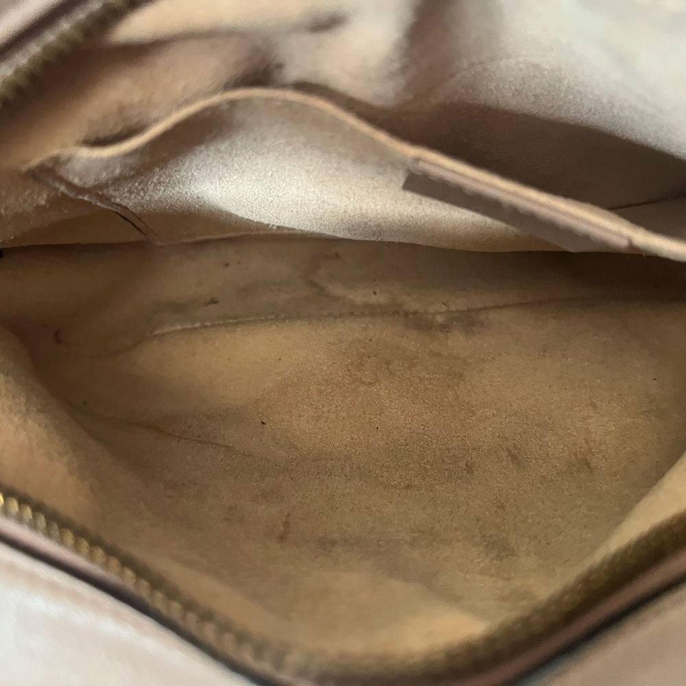 Gucci GG Marmont Small Matelassé Leather Camera Bag - Picture 6 of 9